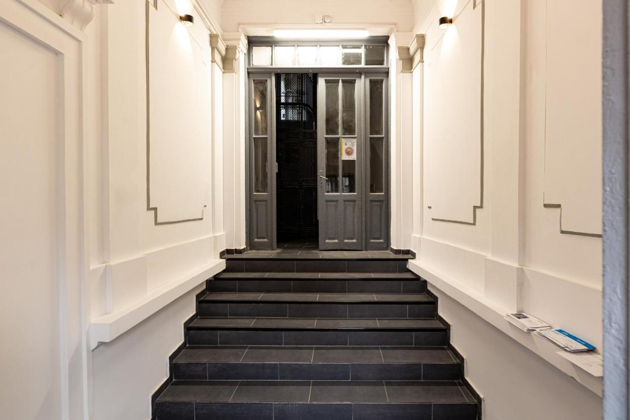 Qult - Misty Night Apartment Bucharest Exterior photo